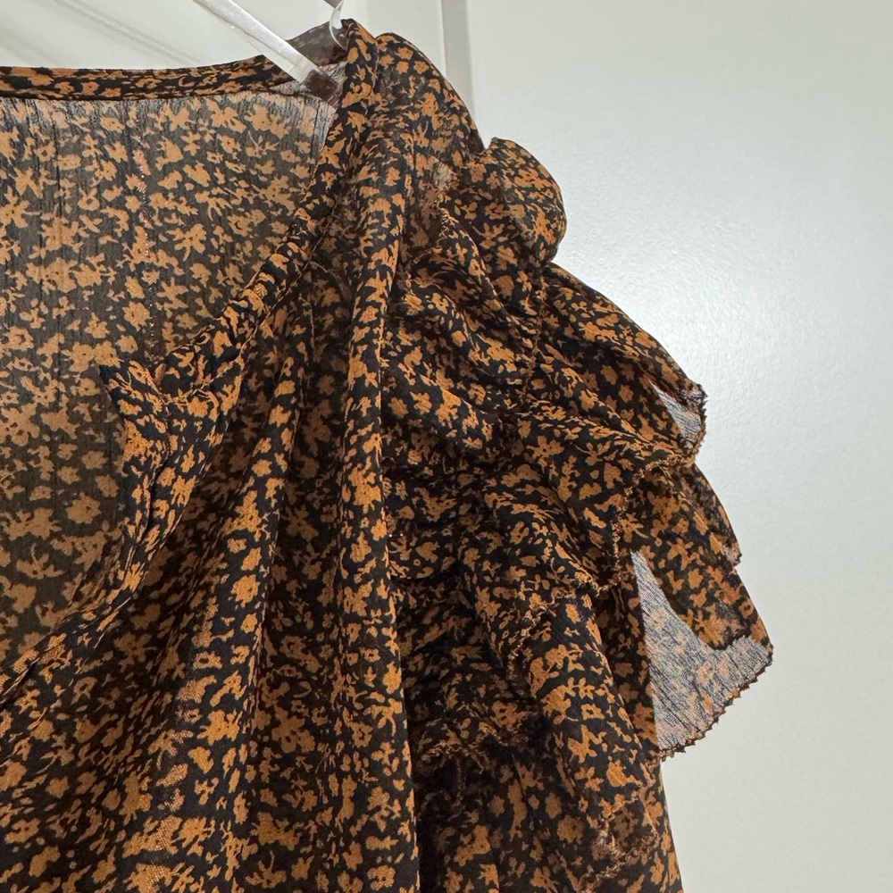 GRADE & GATHER BLACK AND RUST RUFFLE SLEEVE GOLD THREAD TOP - Picture 8 of 8